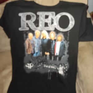 REO SPEEDWAGON 2010 Concert Shirt Size Medium Unisex Black Crewneck T-Shirt
